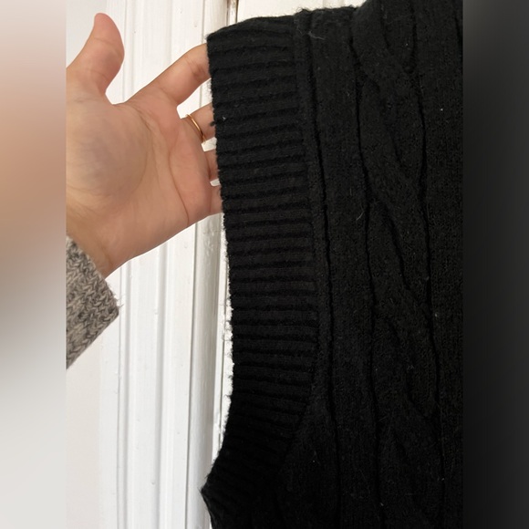 Black vest - Picture 3 of 3